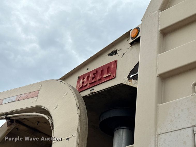 image for item EU2110 2002 Mack refuse truck