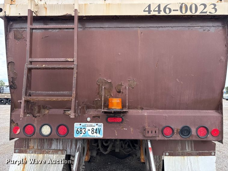 image for item EU2110 2002 Mack refuse truck