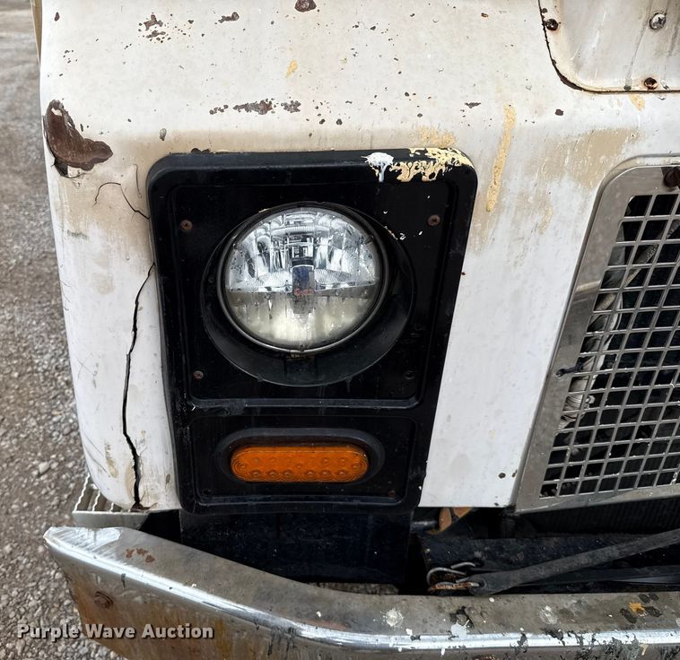 image for item EU2110 2002 Mack refuse truck