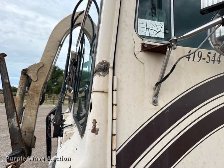 image for item EU2110 2002 Mack refuse truck