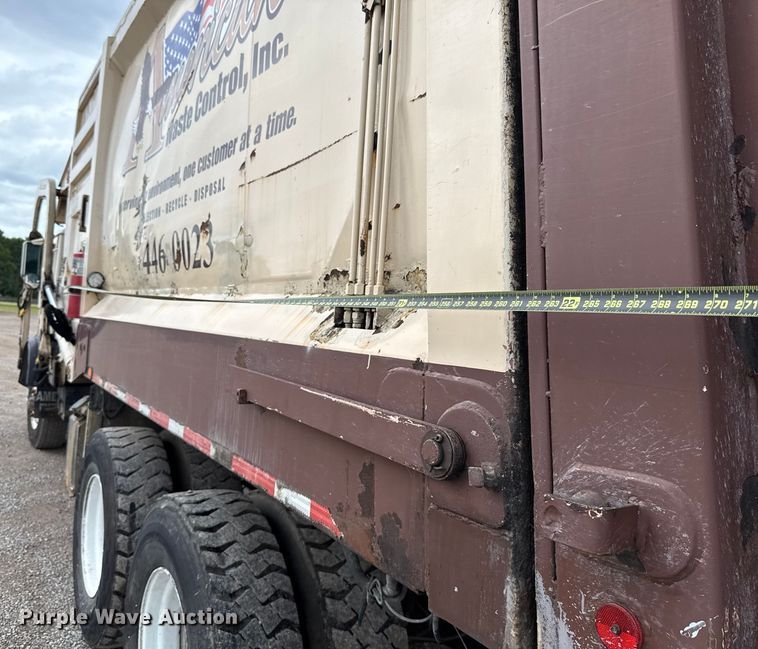 image for item EU2110 2002 Mack refuse truck