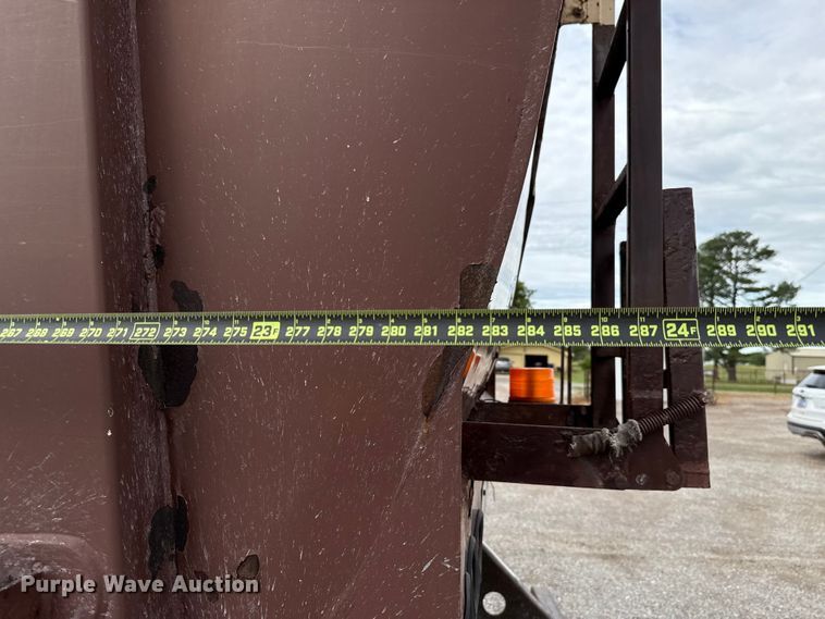 image for item EU2110 2002 Mack refuse truck