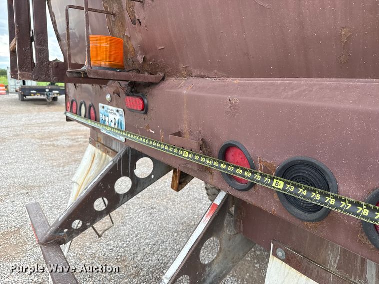 image for item EU2110 2002 Mack refuse truck