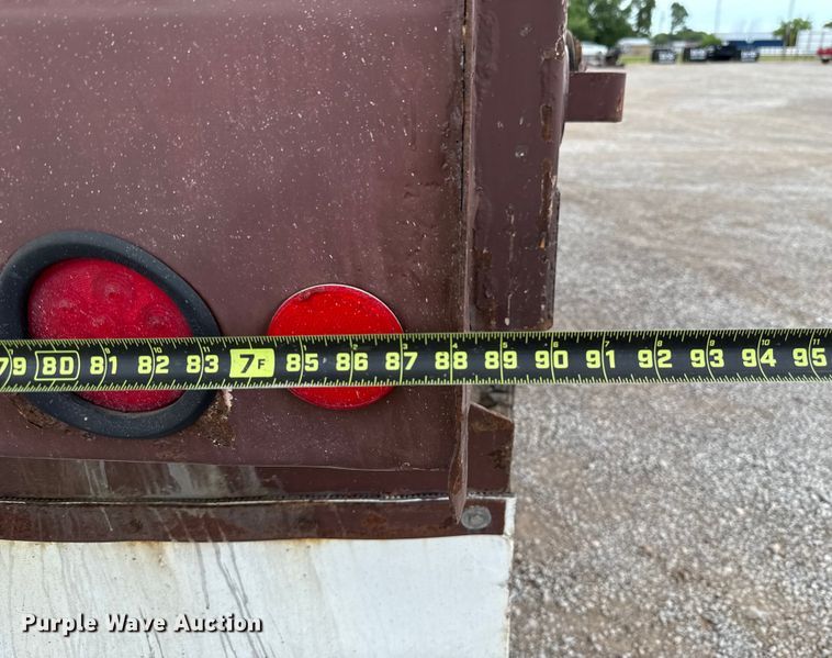 image for item EU2110 2002 Mack refuse truck