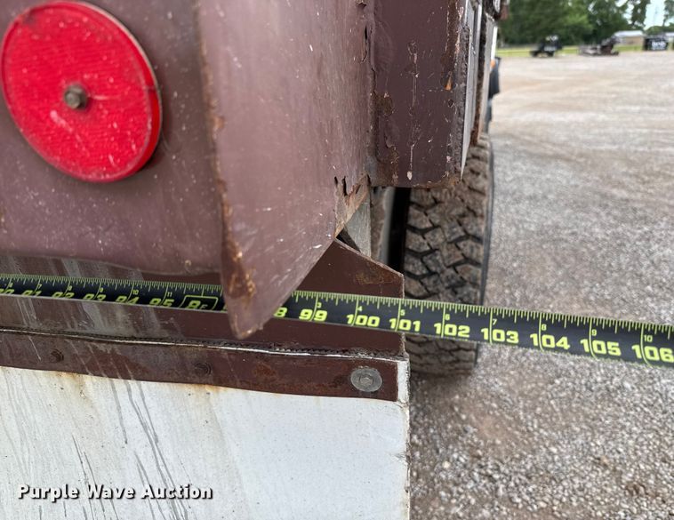 image for item EU2110 2002 Mack refuse truck