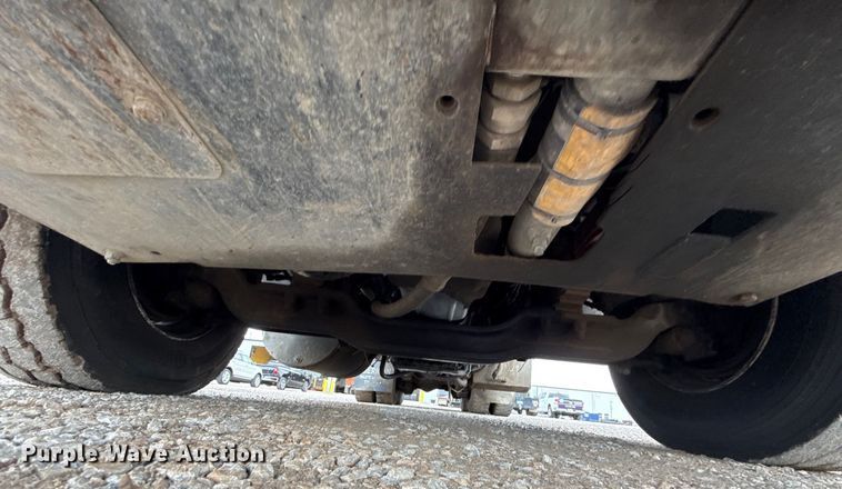 image for item EU2110 2002 Mack refuse truck