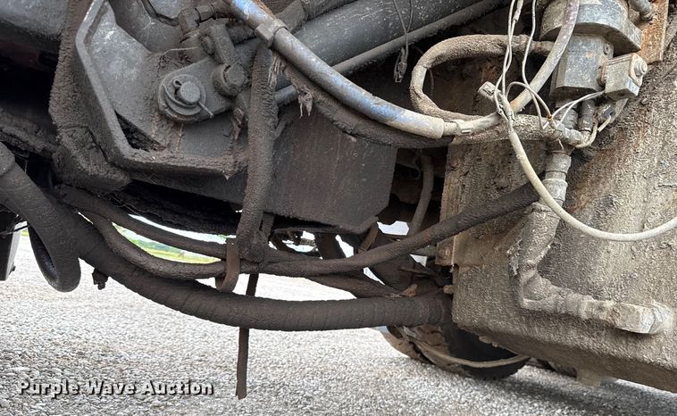 image for item EU2110 2002 Mack refuse truck