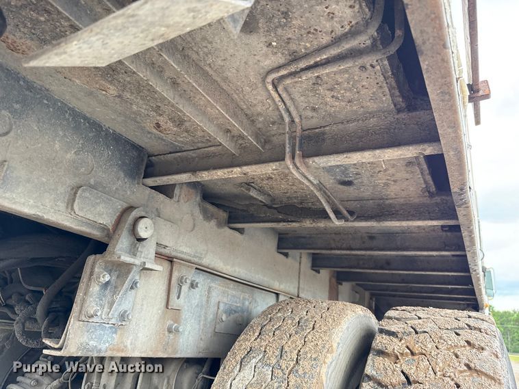 image for item EU2110 2002 Mack refuse truck