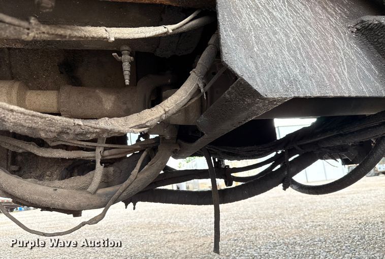 image for item EU2110 2002 Mack refuse truck