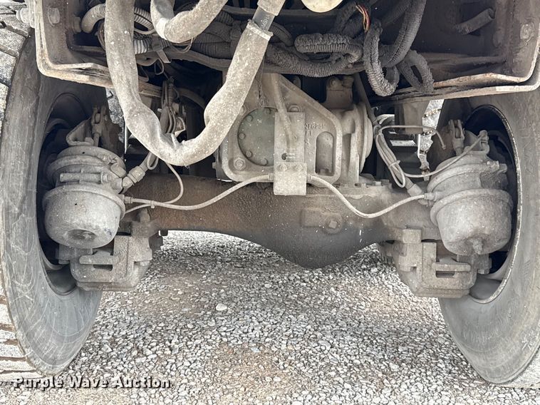 image for item EU2110 2002 Mack refuse truck