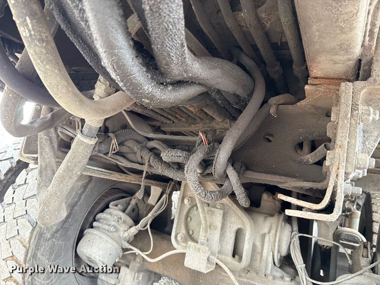 image for item EU2110 2002 Mack refuse truck