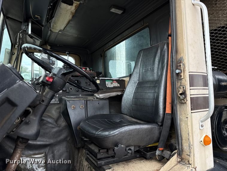 image for item EU2110 2002 Mack refuse truck