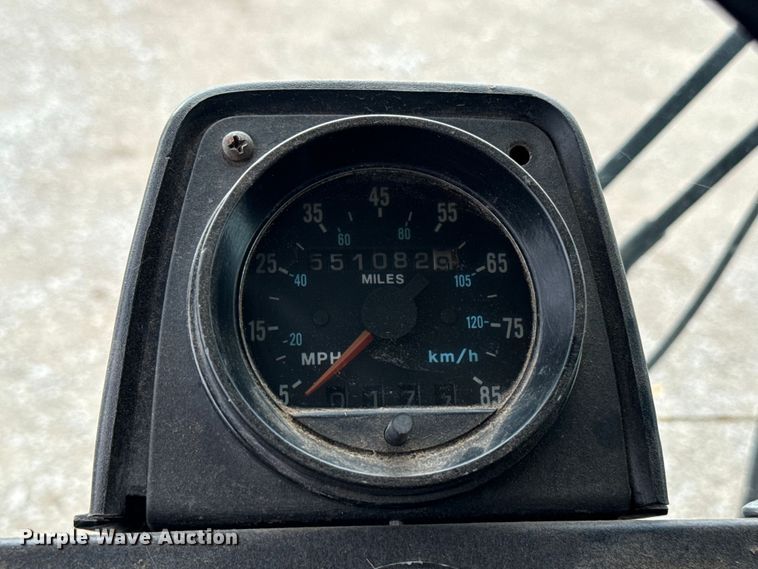 image for item EU2110 2002 Mack refuse truck