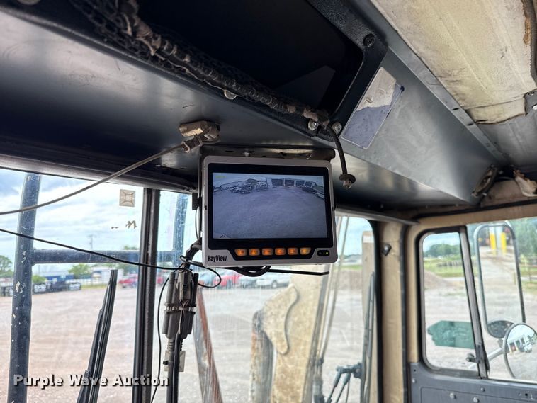 image for item EU2110 2002 Mack refuse truck