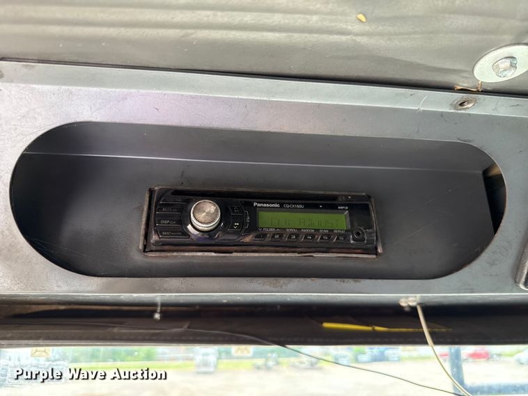 image for item EU2110 2002 Mack refuse truck