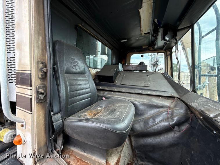 image for item EU2110 2002 Mack refuse truck