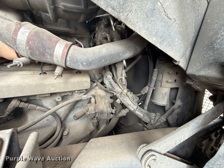 image for item EU2110 2002 Mack refuse truck