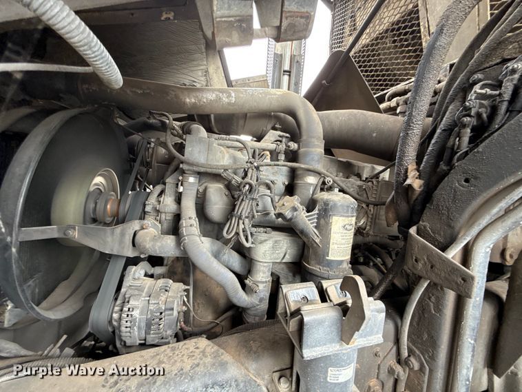 image for item EU2110 2002 Mack refuse truck