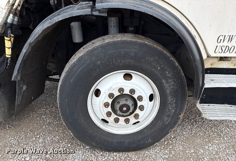 image for item EU2110 2002 Mack refuse truck