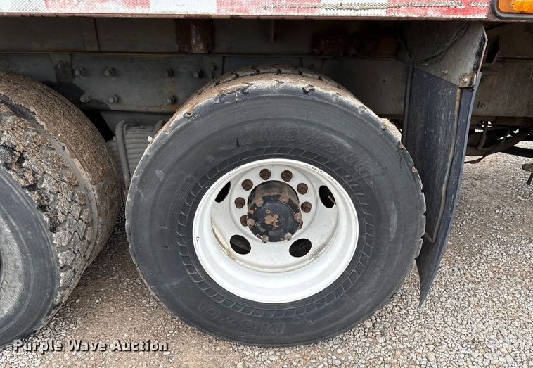 image for item EU2110 2002 Mack refuse truck