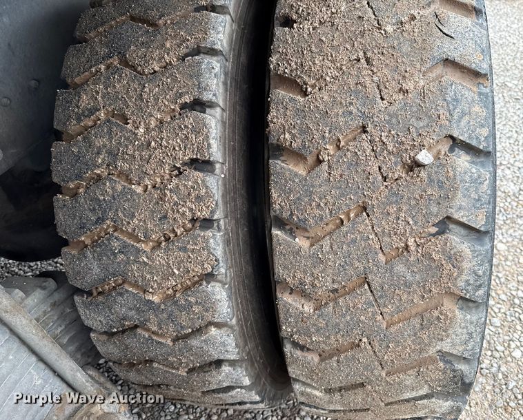 image for item EU2110 2002 Mack refuse truck