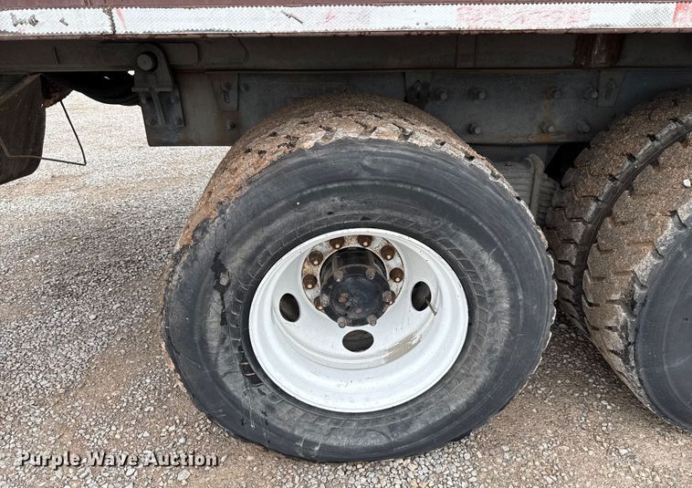 image for item EU2110 2002 Mack refuse truck