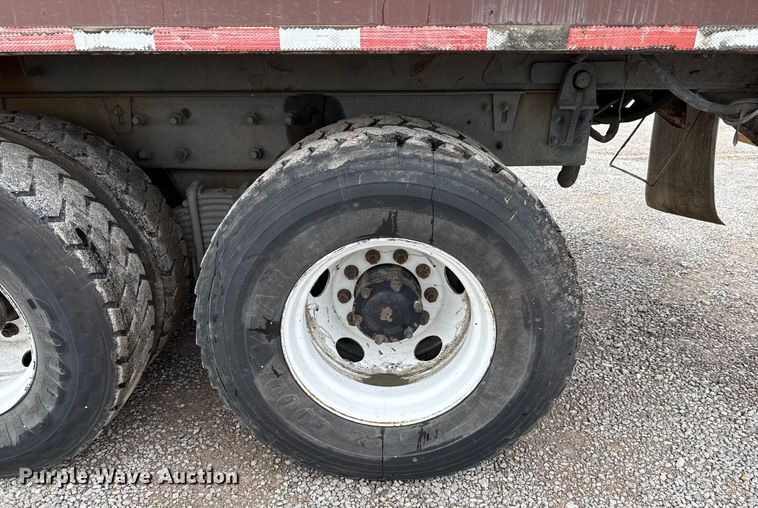 image for item EU2110 2002 Mack refuse truck