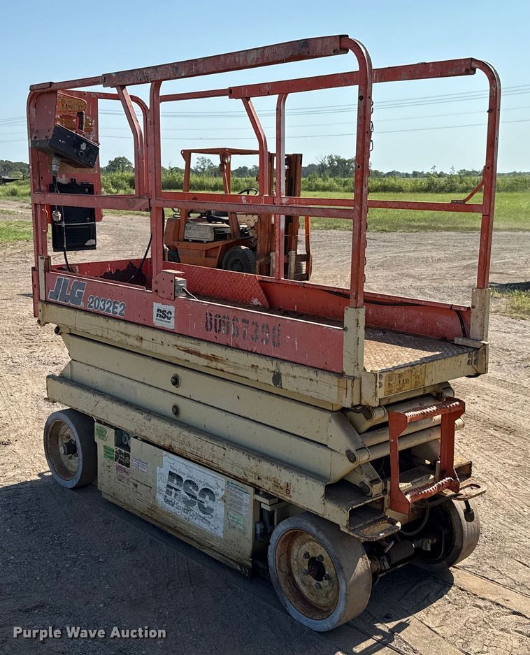 image for item EU2124 1998 JLG 2032E2 scissor lift