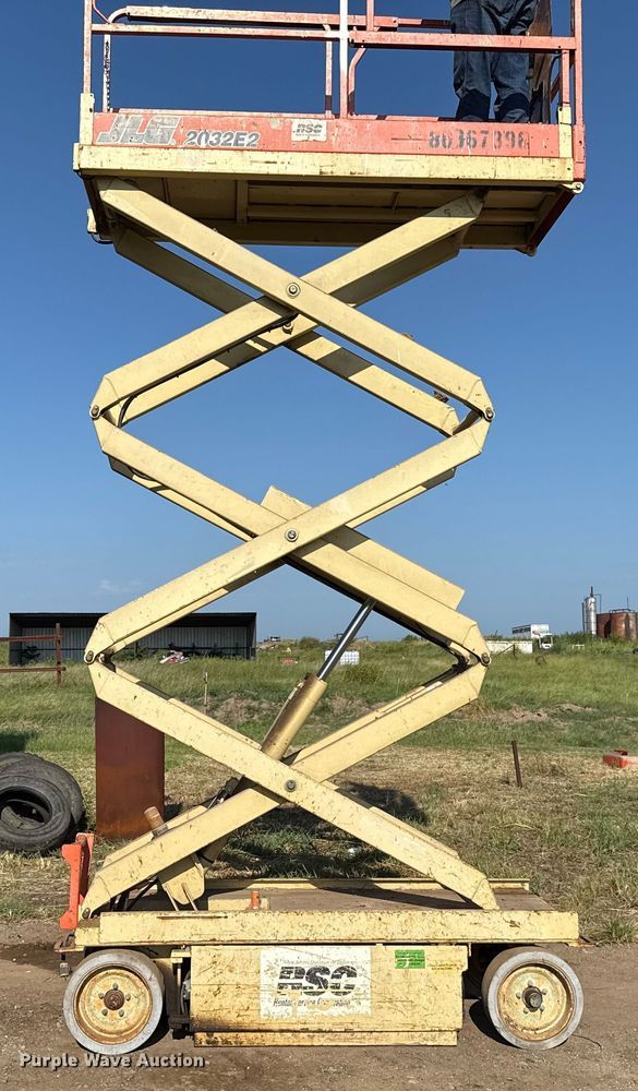 image for item EU2124 1998 JLG 2032E2 scissor lift