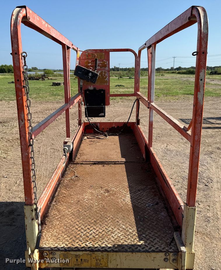 image for item EU2124 1998 JLG 2032E2 scissor lift