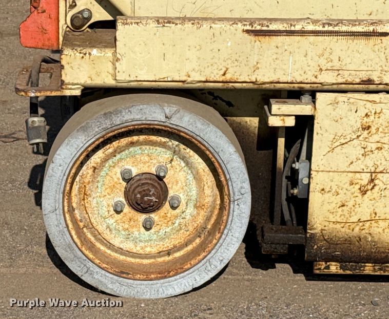 image for item EU2124 1998 JLG 2032E2 scissor lift