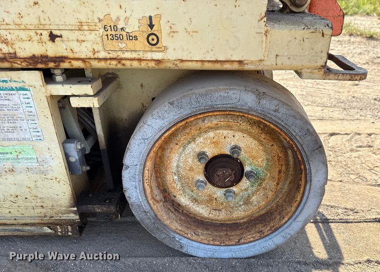 image for item EU2124 1998 JLG 2032E2 scissor lift