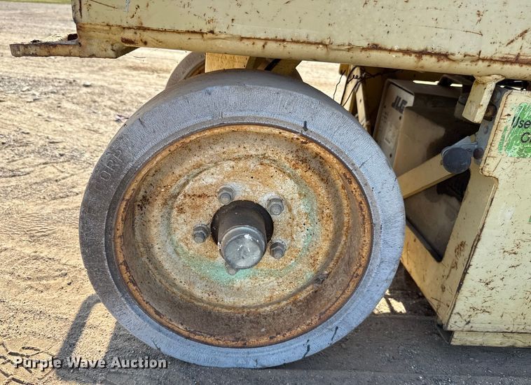 image for item EU2124 1998 JLG 2032E2 scissor lift