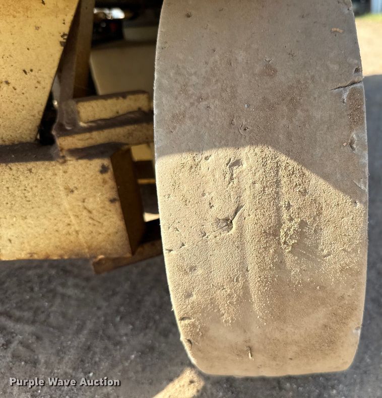 image for item EU2124 1998 JLG 2032E2 scissor lift