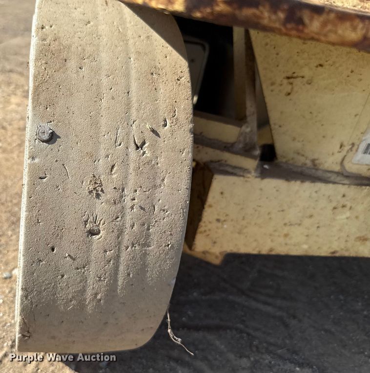 image for item EU2124 1998 JLG 2032E2 scissor lift