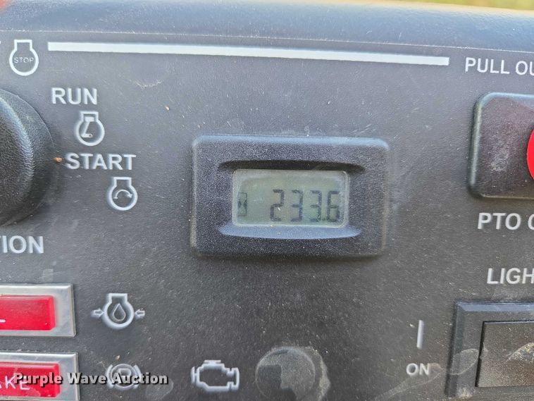 image for item EU3567 2022 Grasshopper 225VG4 lawn mower