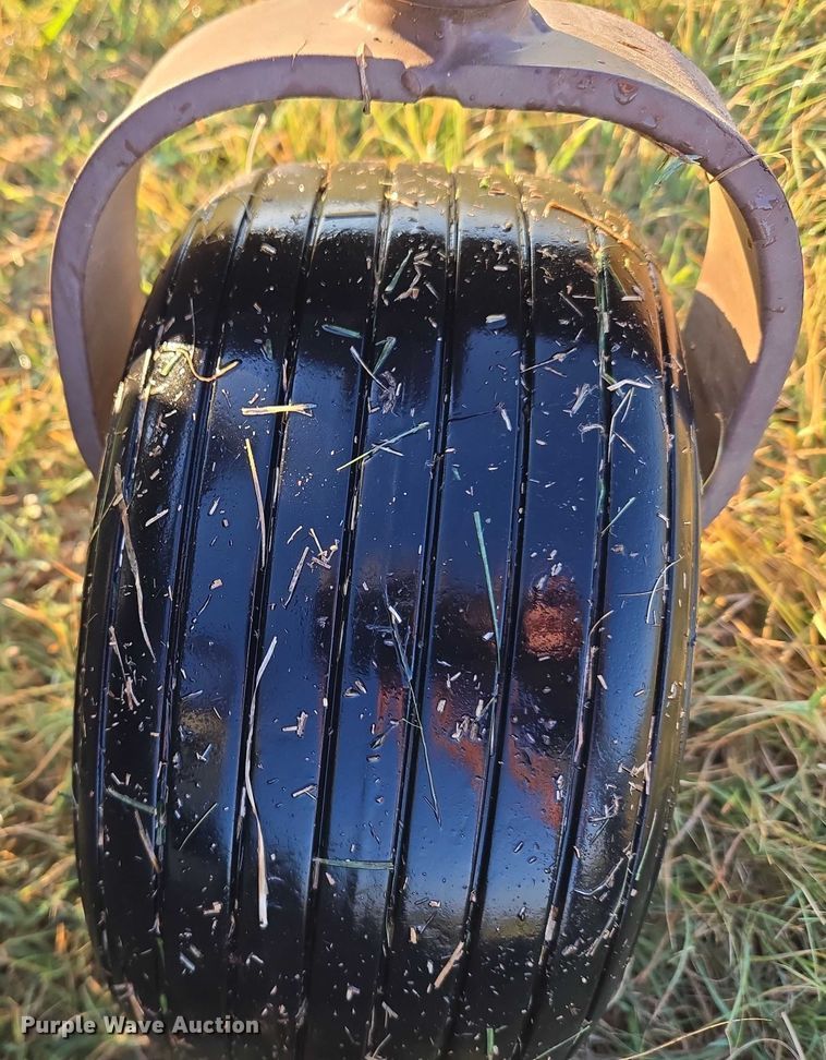 image for item EU3567 2022 Grasshopper 225VG4 lawn mower