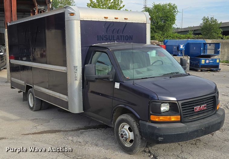 image for item EV1552 2012 GMC Magnavan box truck