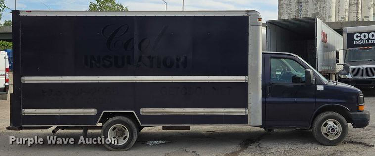 image for item EV1552 2012 GMC Magnavan box truck