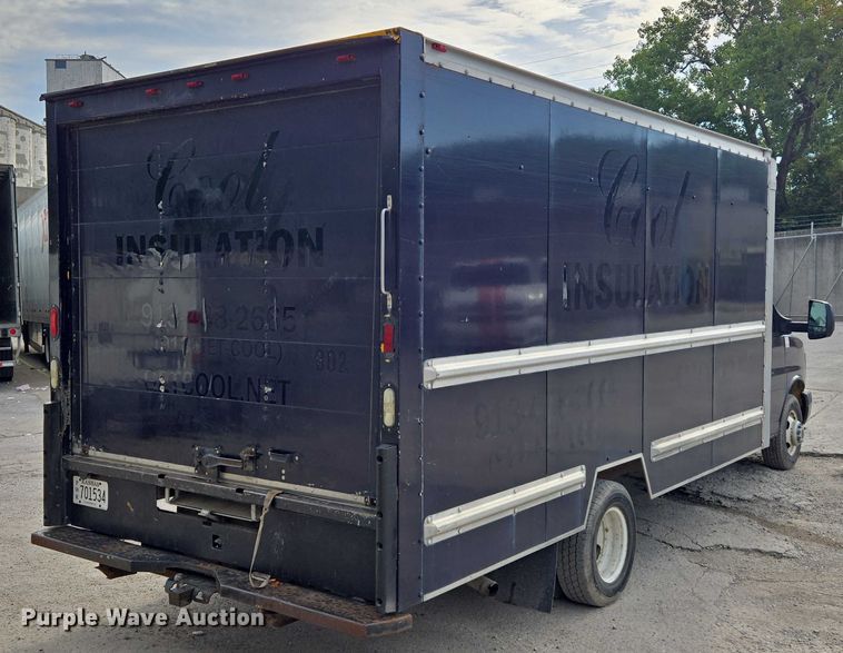 image for item EV1552 2012 GMC Magnavan box truck