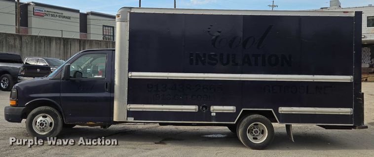 image for item EV1552 2012 GMC Magnavan box truck