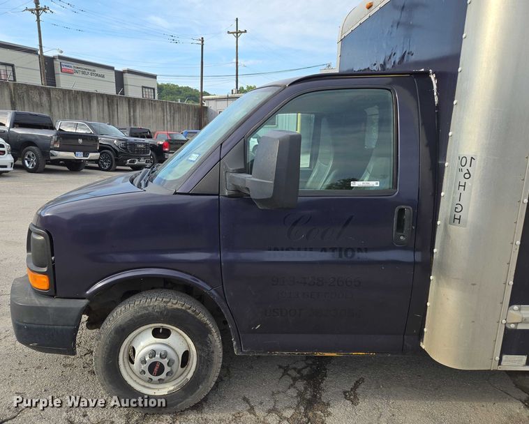 image for item EV1552 2012 GMC Magnavan box truck