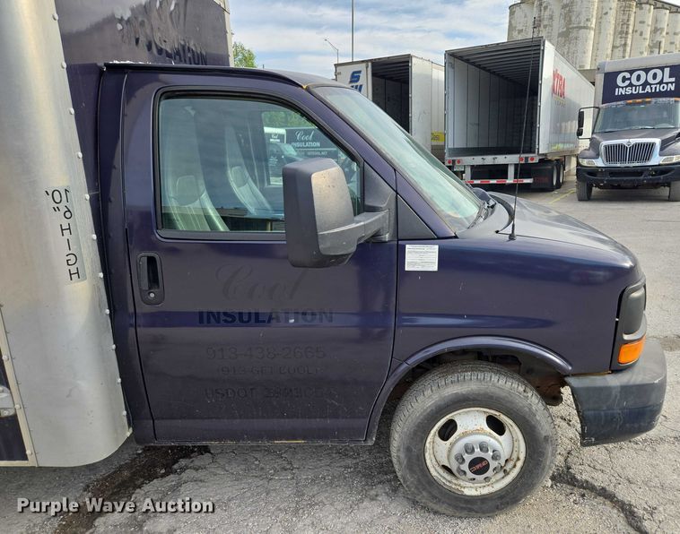 image for item EV1552 2012 GMC Magnavan box truck