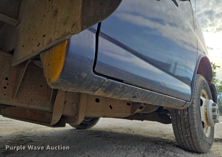 image for item EV1552 2012 GMC Magnavan box truck