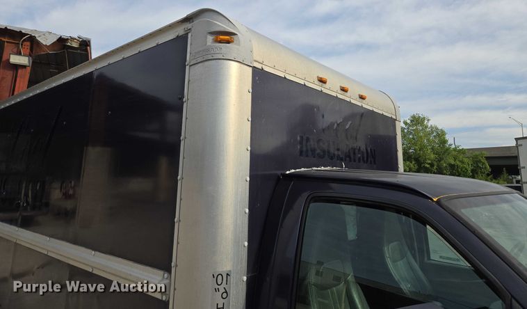 image for item EV1552 2012 GMC Magnavan box truck