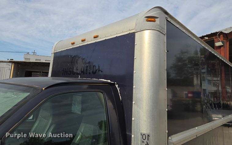 image for item EV1552 2012 GMC Magnavan box truck