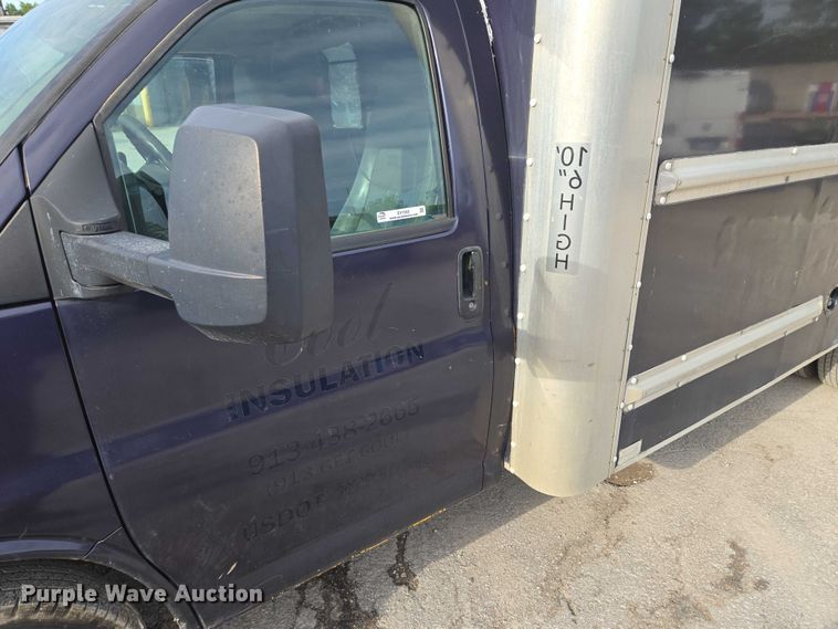 image for item EV1552 2012 GMC Magnavan box truck