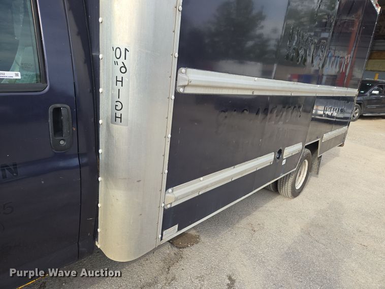 image for item EV1552 2012 GMC Magnavan box truck