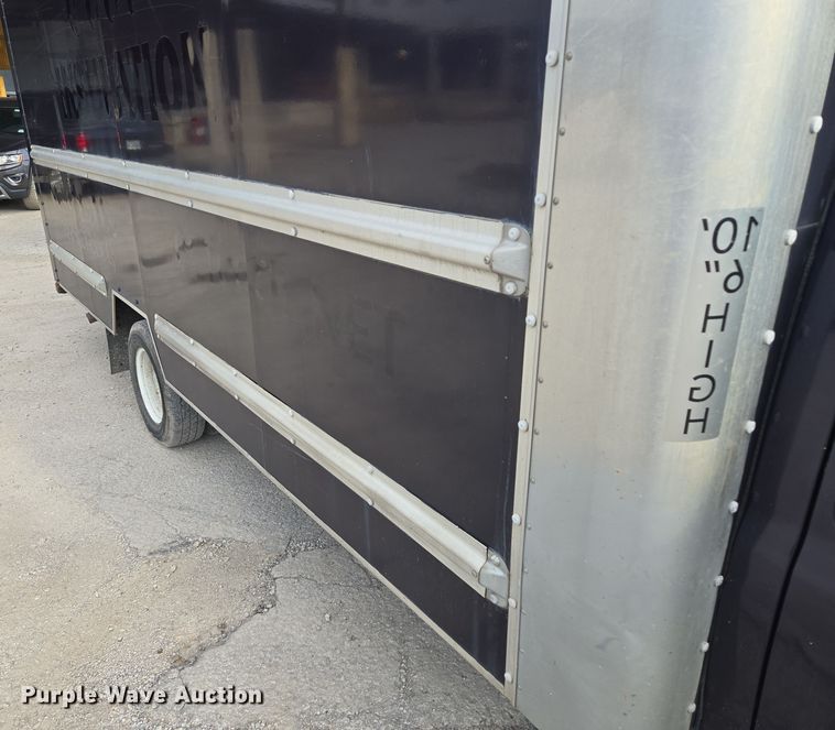 image for item EV1552 2012 GMC Magnavan box truck