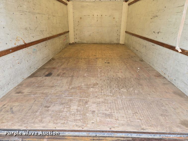 image for item EV1552 2012 GMC Magnavan box truck